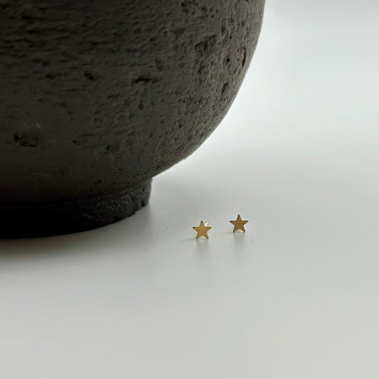 DAINTY STAR Gold Stud Earrings ★