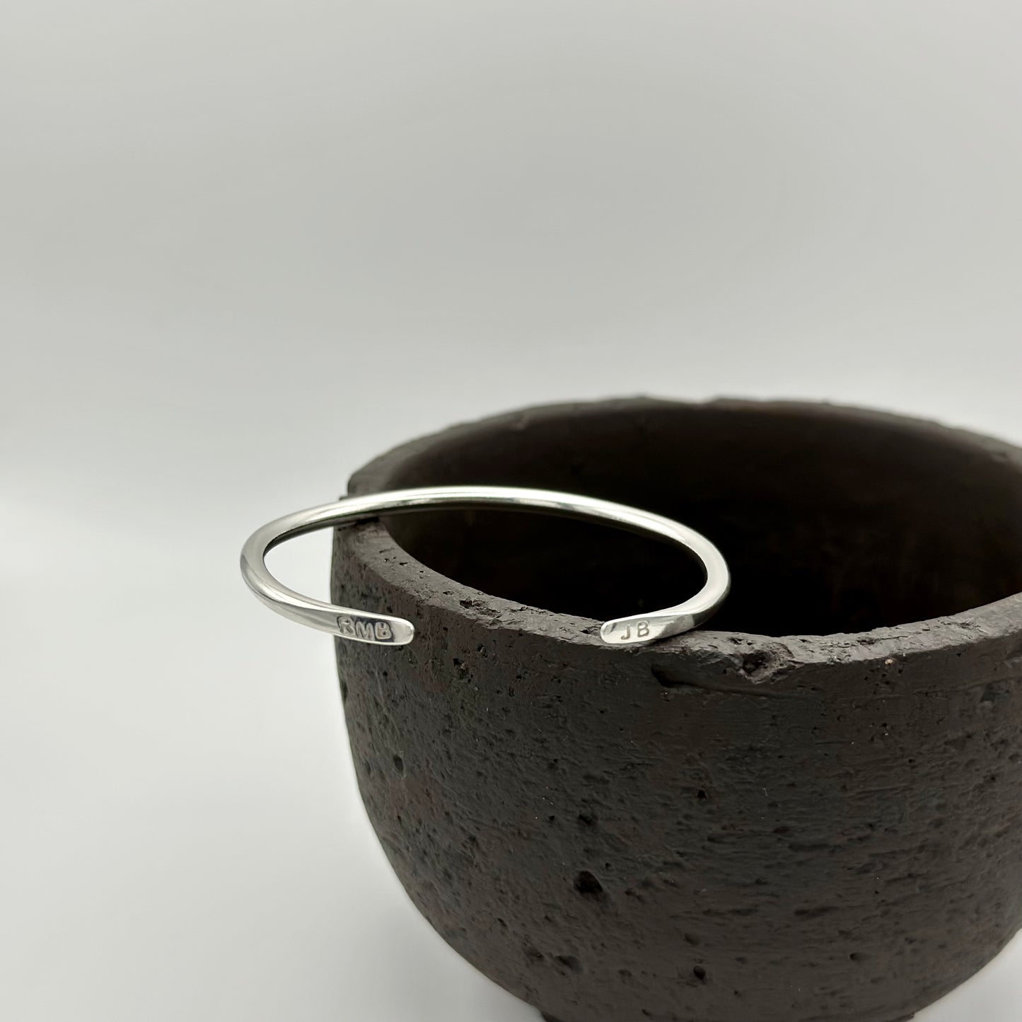 SIGNET Bangle ★