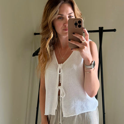 DAINTY STRENGTH T BAR NECKLACE