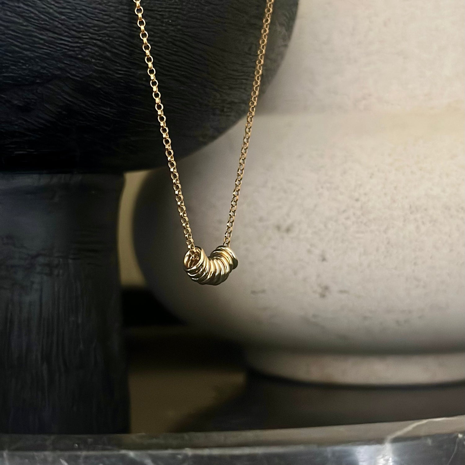 GOLD CALM ANXIETY RELIEF NECKLACE