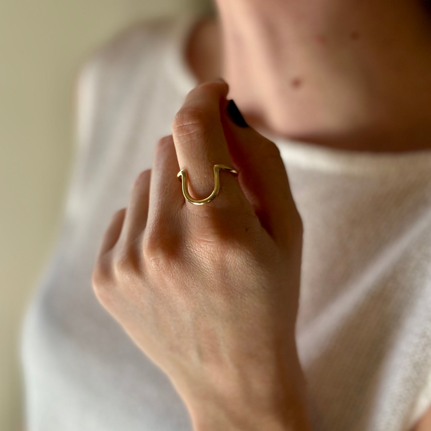 GOLD HORSESHOE SHAPE RING