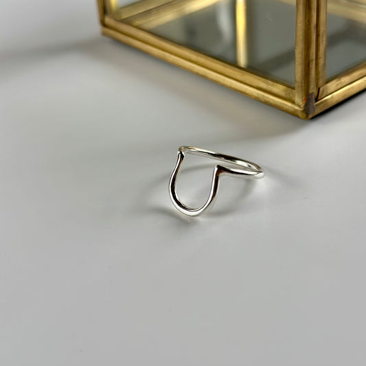 SILVER HORSESHOE SHAPE RING